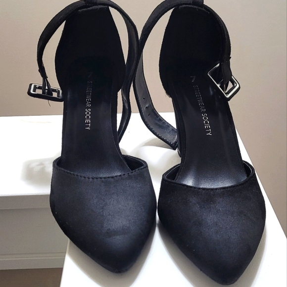 SWS Black Suede Heels - Picture 1 of 3